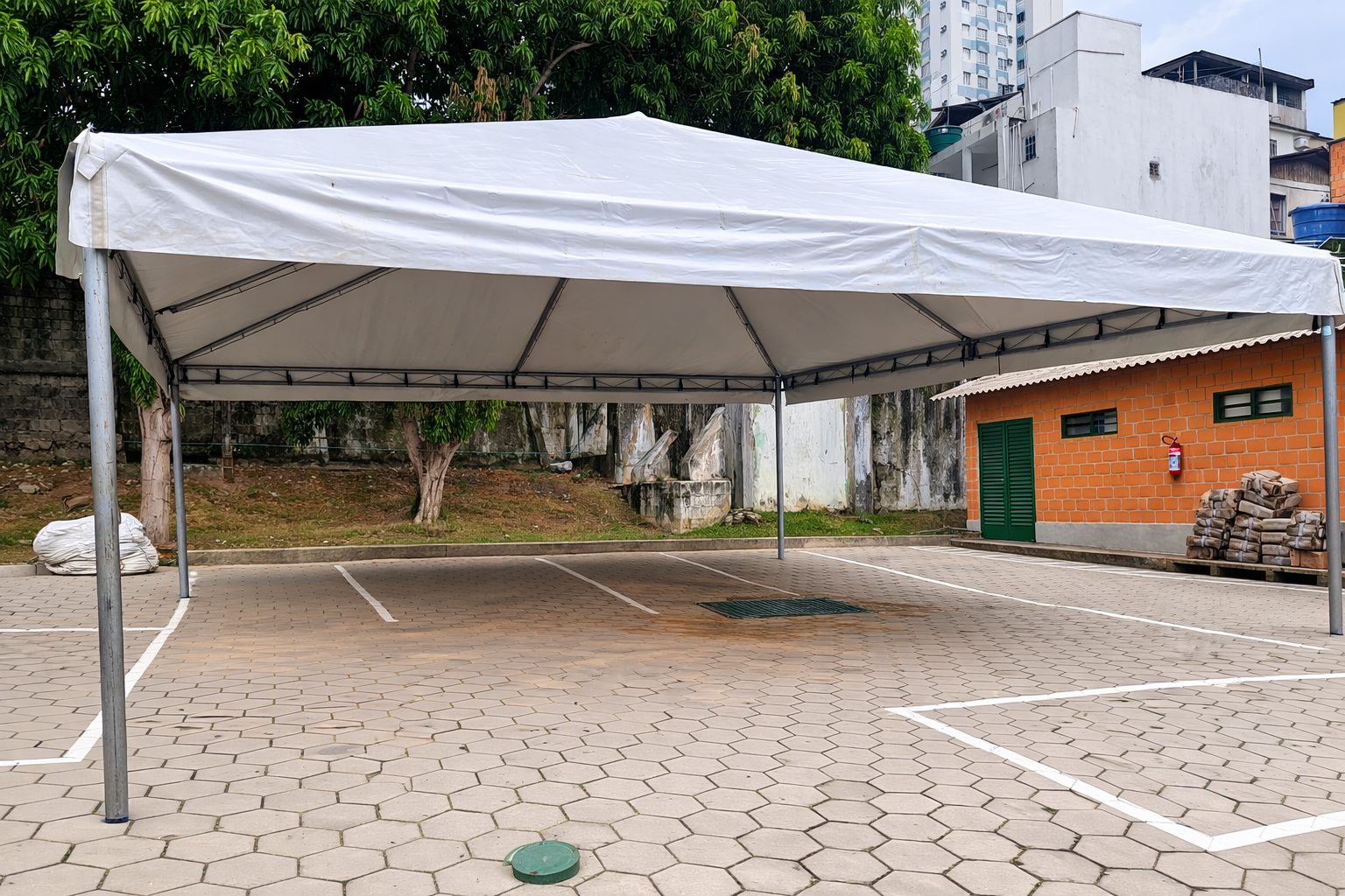 Tenda 5x5 TechSound montada em área externa
